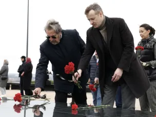 Дмитрий Старостин и Эррол Маск возложили цветы к Вечному огню в Нижегородском кремле